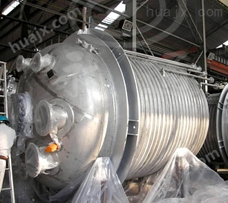 德阳某化工厂定制的6000L外盘管导热油电加热不锈钢反应釜